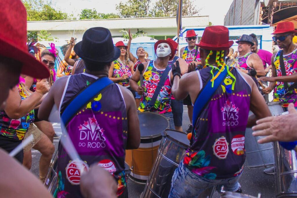 7 dicas de Como Economizar no Carnaval: Dicas Práticas para Curtir sem Estourar o Orçamento 4 1
